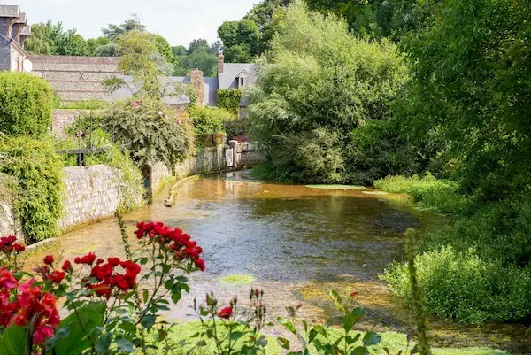 escapades slow en France village au bord de l'eau
